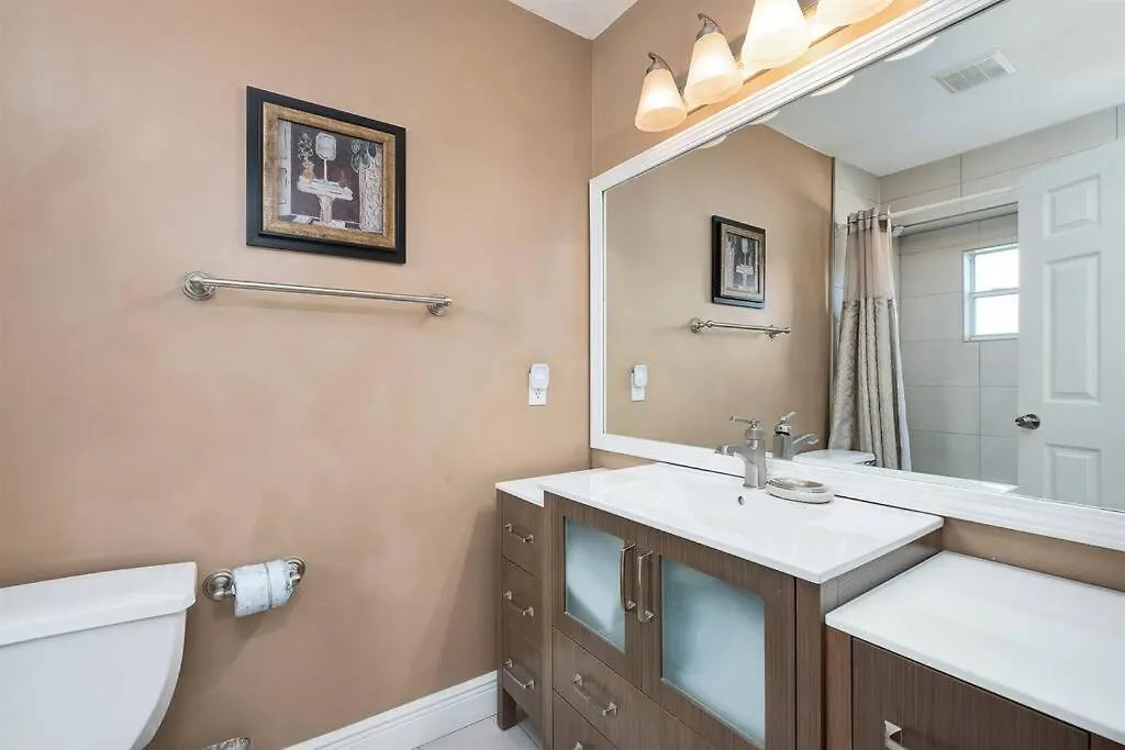 Holiday home 4 Bedroom - 3 Ba Private Pool Putting Green Destin