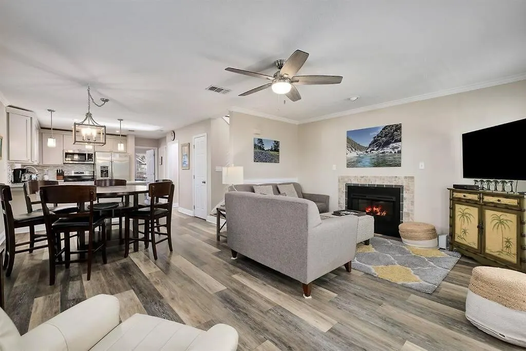 Holiday home 4 Bedroom - 3 Ba Private Pool Putting Green Destin