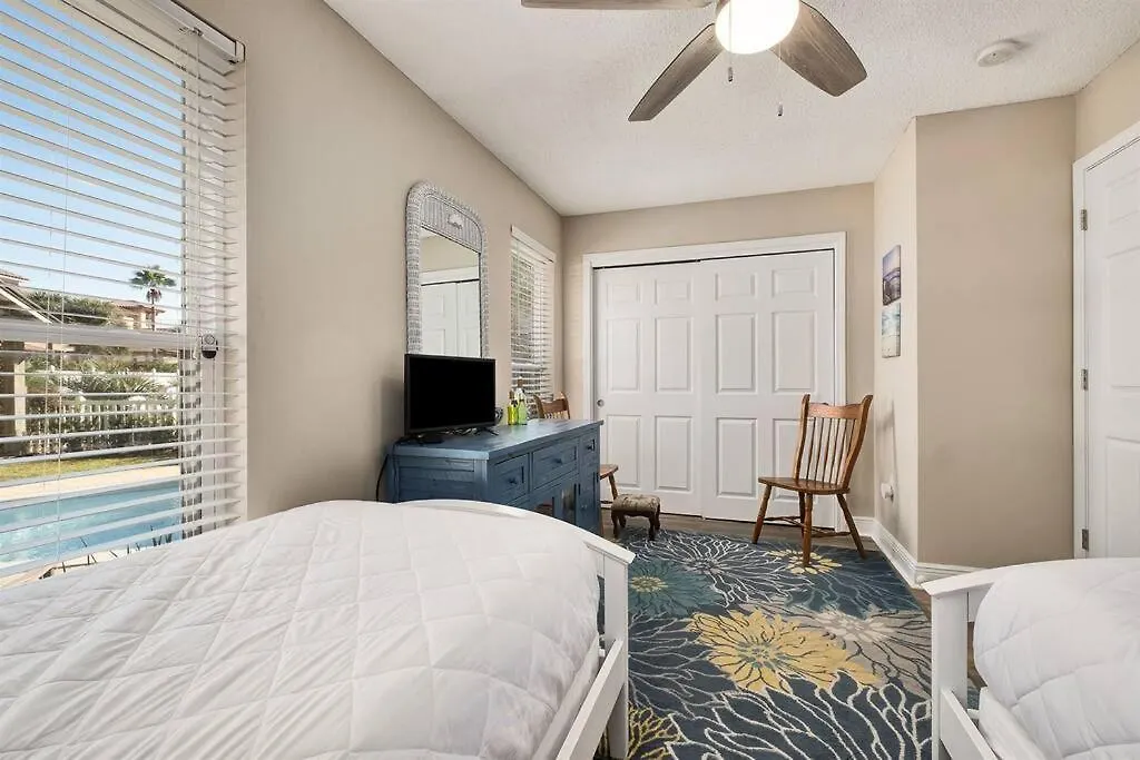 Holiday home 4 Bedroom - 3 Ba Private Pool Putting Green Destin