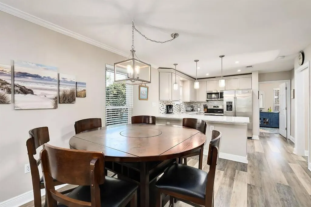 Holiday home 4 Bedroom - 3 Ba Private Pool Putting Green Destin