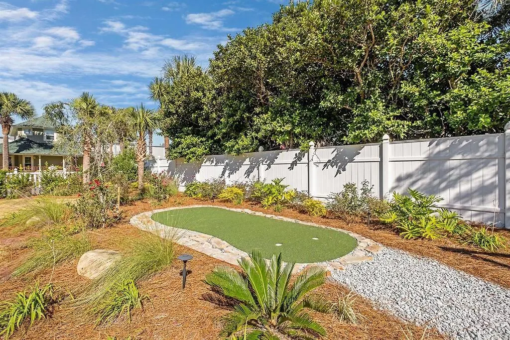 Holiday home 4 Bedroom - 3 Ba Private Pool Putting Green Destin