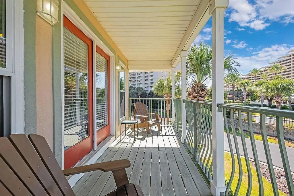 Holiday home 4 Bedroom - 3 Ba Private Pool Putting Green Destin